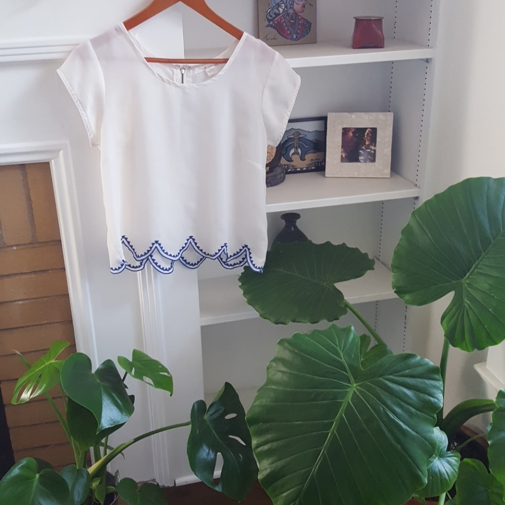 Scalloped Edge Top